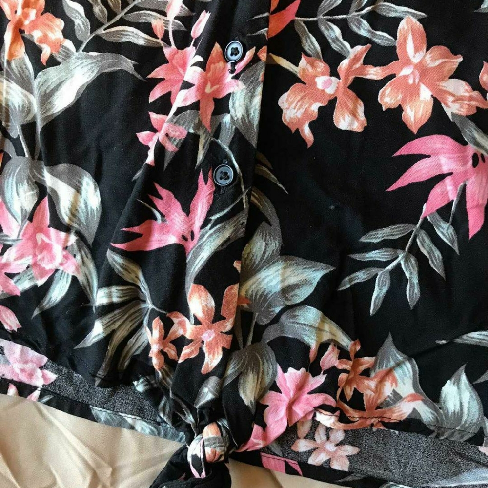 Crop Button Up - Picture 3 of 3